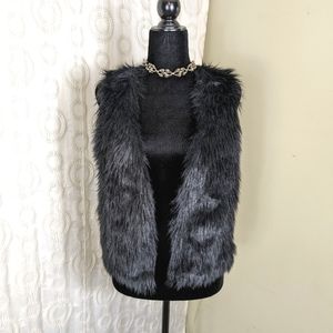 Love on a Hanger ⚫Fake Fur Vest Sz Small